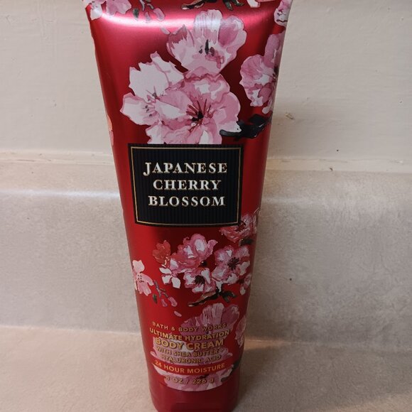 Bath and Body Works Japanese Cherry Blossom Body Cream 8 oz. - Picture 1 of 5
